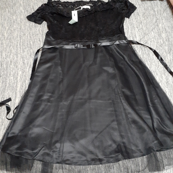 Gorgeous off the shoulder retro dress - Picture 1 of 1